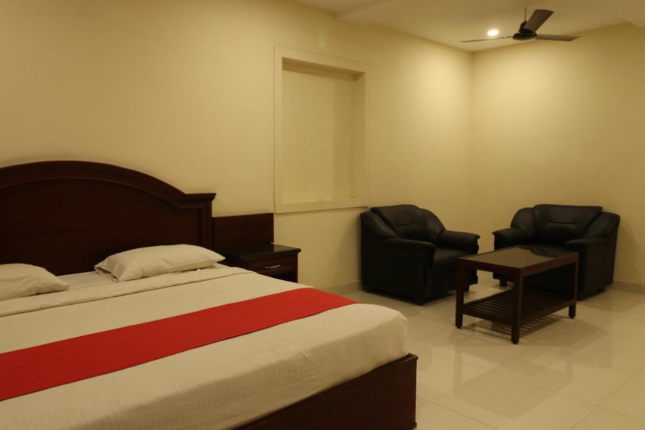 E S Residency Hotel Theni Exterior photo